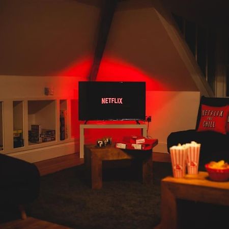 Games And Movies Lounge 7 Bed City Centre Apartment Newcastle upon Tyne Luaran gambar