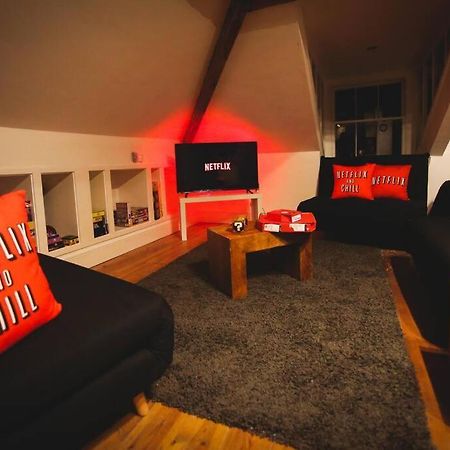 Games And Movies Lounge 7 Bed City Centre Apartment Newcastle upon Tyne Luaran gambar