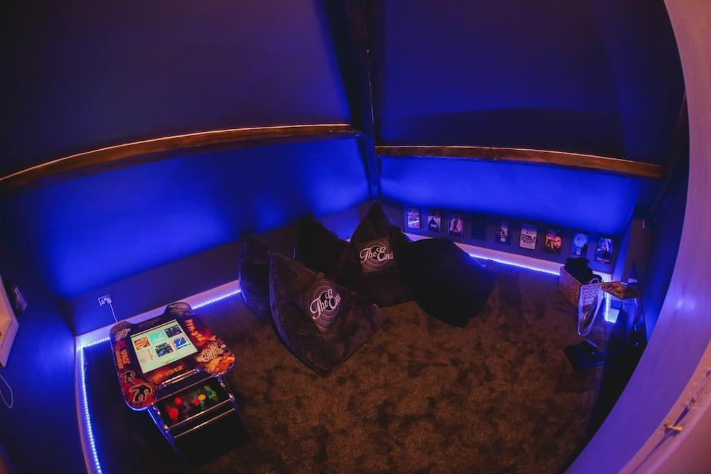 Games And Movies Lounge 7 Bed City Centre Apartment Newcastle upon Tyne Luaran gambar
